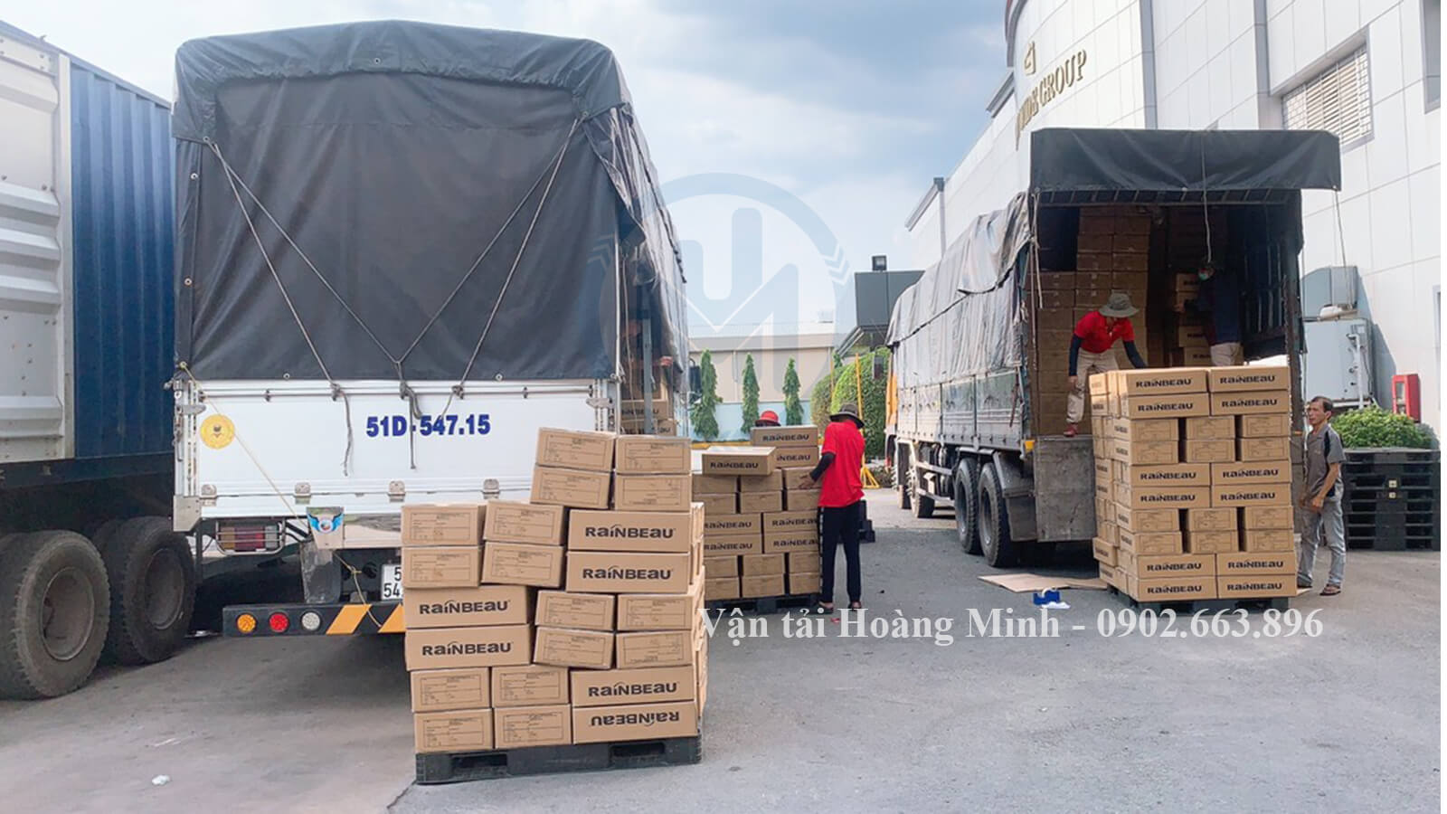 Xe tải vận chuyển hàng bao bì túi giấy thùng carton